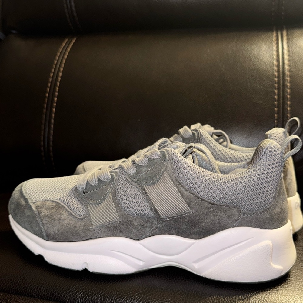 Propet Mens Stability Stratum Shoe size 8 color gray new without box